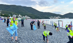 거제경찰서, 학동몽돌해변서 기초질서 민경 캠페인