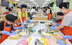 [포토뉴스] “김치도 꼭꼭 씹어 잘 먹어야 해”