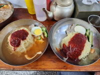 밀면의 유래 알려주는 40년 밀면 맛집