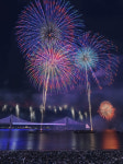 광안리 밤바다 빛낸 20주년 불꽃… 역대급 규모에 117만 명 몰려