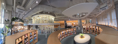 책과 사람과 바다가 어울려 빛을 나누는 공간 [문화 핫플]