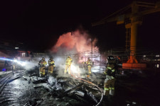 거제 산달도 물량장 비닐하우스 화재…인명피해 없어