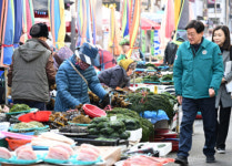 정종복 기장군수, 설 명절 맞아 기장시장 찾아