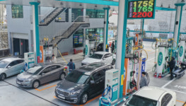 ‘최고가격제’ 시행 사흘째…주유소 가격 인하 속도 속 터지네