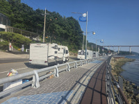캠핑카 알박기 없어진 줄 알았는데…창원 삼귀해안도로 꼼수 여전