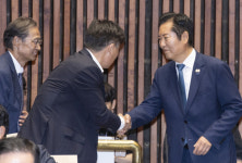 정청래 연일 겨냥하는 송영길… ‘盧 장례식 불참’ 사과, ‘한미 FTA’로 비판