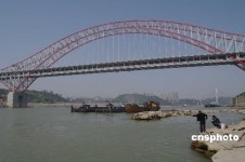 충칭의 새로운 명물, 세계 제1 아치형다리 장강대교 개통