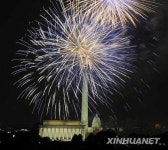 중국적인 요소들로 가득한 미국 독립기념일 경축행사