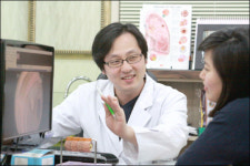 [구미 옥계내과 - 장쾌한연합내과] 소화불량 속쓰림, 정기적인 내시경 검사 필요