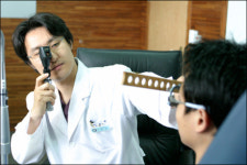 안견 원장에게 듣는 안과노안교정술의 모든 것