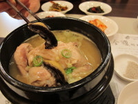 국물이 끝내주는 전복삼계탕 한 그릇