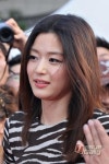 [이슈포토] 머릿결 날리는 전지현, 진정한 ‘여신 포스’
