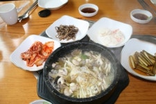 오늘 메뉴는 따끈한 버섯 샤브샤브가 딱이네