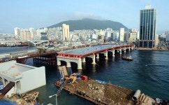 복원 영도대교, 첫 상판 올려 11월 개통 예정