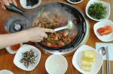  - 매콤 쫀득한 40년 전통의 낙지볶음 