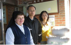 [포토뉴스]춘천교도소 성골롬반의 집 쌀 전달