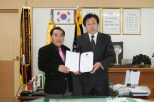 [포토뉴스]상보산업 동해시민장학기금 기탁