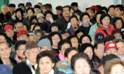 [포토뉴스]노인일자리 설명회 북새통