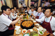 [포토뉴스]전력그룹사 임직원 닭갈비 시식