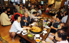 [포토뉴스]닭갈비 드시고 오래오래 사세요