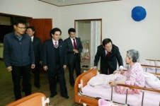 [포토뉴스] 도의회 속초 노인요양원 위문