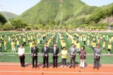 [포토뉴스] 정선 함백초 인조잔디운동장 완공식