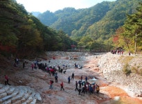 [포토뉴스]오색약수터 `인산인해