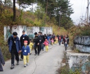 [포토뉴스]속초 산호유치원 아빠와 함께하는 가을산행