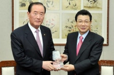 박세환 재향군인회장에 감사패 증정