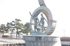 [속초]부서지고 색 바래고 … 조형물 관리 안돼