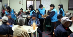 [포토뉴스]무료급식시설 봉사활동