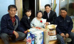 [포토뉴스]홍천 자은우체국 생필품 전달