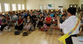 [포토뉴스]노인 전화금융사기 예방 홍보