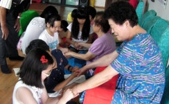 [포토뉴스]위스타트 춘천마을 효자1동 경로당서 봉사