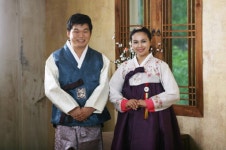 “전통 혼례로 국제결혼 백년가약 맺어요”