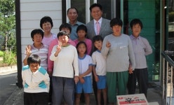 [포토뉴스] 춘천기상대 나눔의 동산에 위문품 전달