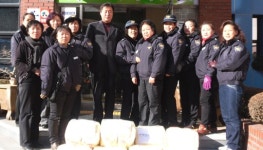 [포토뉴스]화암면여성방범봉사대 경로당에 밀가루 전달