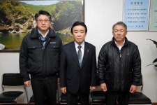 [포토뉴스]솔로몬종합건설 장학금 전달