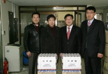 [포토뉴스]신한은행춘천중앙지점 위문품 전달