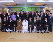 [포토뉴스]홍천향교 도배식