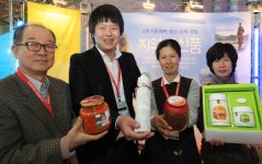 [정선]“강원랜드호텔 로비서 지역 특산물 팔아요”