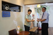 [포토뉴스]춘천 예치과 장애아동 재활치료기금 전달