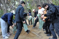[원주]한 줌의 황토로 배부른산 되살렸다