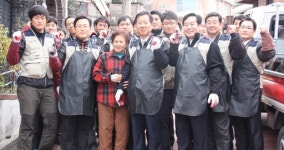 [포토뉴스]농협강원지역본부 연탄 전달