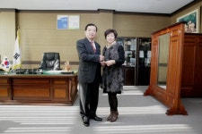 [포토뉴스]양양읍 월리 `버섯마을 불우이웃 성금 기탁