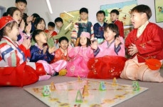 [설 특집]“게임기보다 재밌어요” 온가족 함께 윷놀이·연 날리기