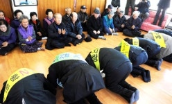 대형마트 인근 득표활동 중단요구 논란