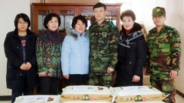 [포토뉴스]태백시 전직여성단체회장단 8087부대 위문