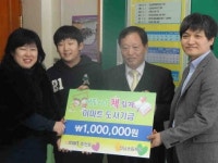 [포토뉴스]이마트춘천점 도서기금 전달