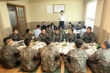 25사단보수대마트 | [포토뉴스]나 홀로 신병 영외면회